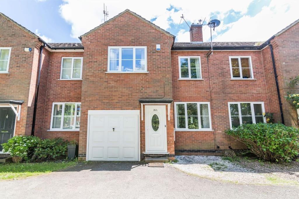 Lovely Home With Four Bedrooms And Private Garden And Parking, Close To Nottingham City Centre Buitenkant foto