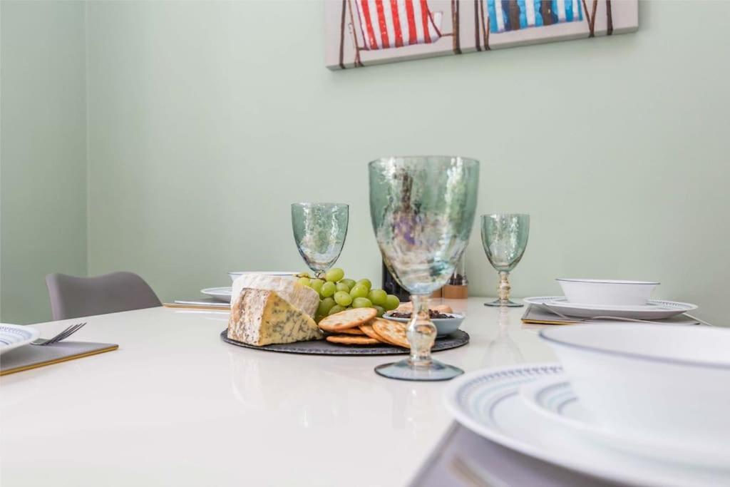 Lovely Home With Four Bedrooms And Private Garden And Parking, Close To Nottingham City Centre Buitenkant foto