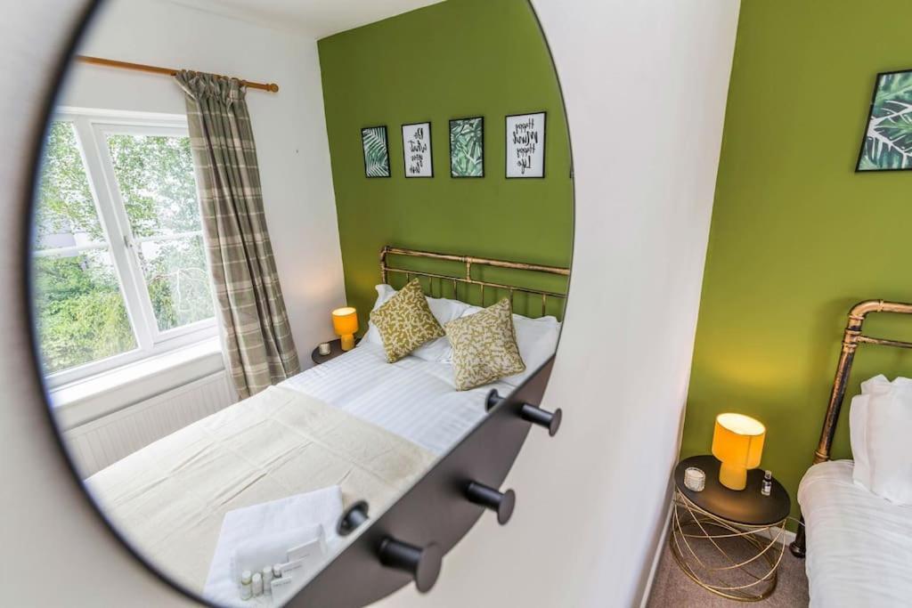 Lovely Home With Four Bedrooms And Private Garden And Parking, Close To Nottingham City Centre Buitenkant foto
