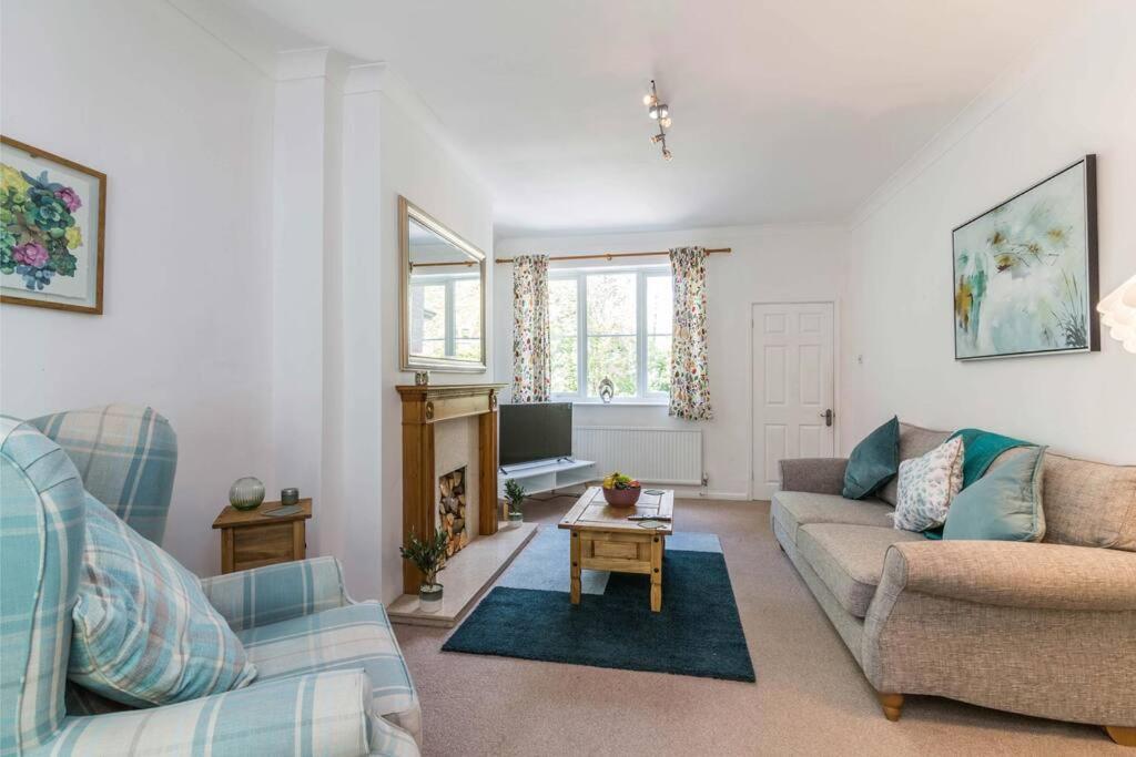 Lovely Home With Four Bedrooms And Private Garden And Parking, Close To Nottingham City Centre Buitenkant foto
