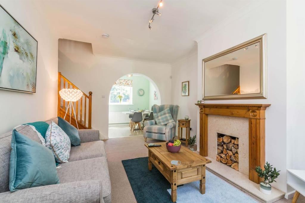 Lovely Home With Four Bedrooms And Private Garden And Parking, Close To Nottingham City Centre Buitenkant foto