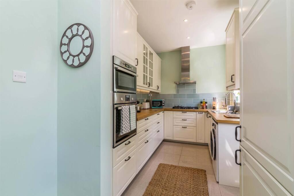 Lovely Home With Four Bedrooms And Private Garden And Parking, Close To Nottingham City Centre Buitenkant foto