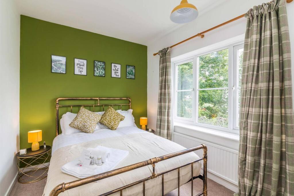 Lovely Home With Four Bedrooms And Private Garden And Parking, Close To Nottingham City Centre Buitenkant foto