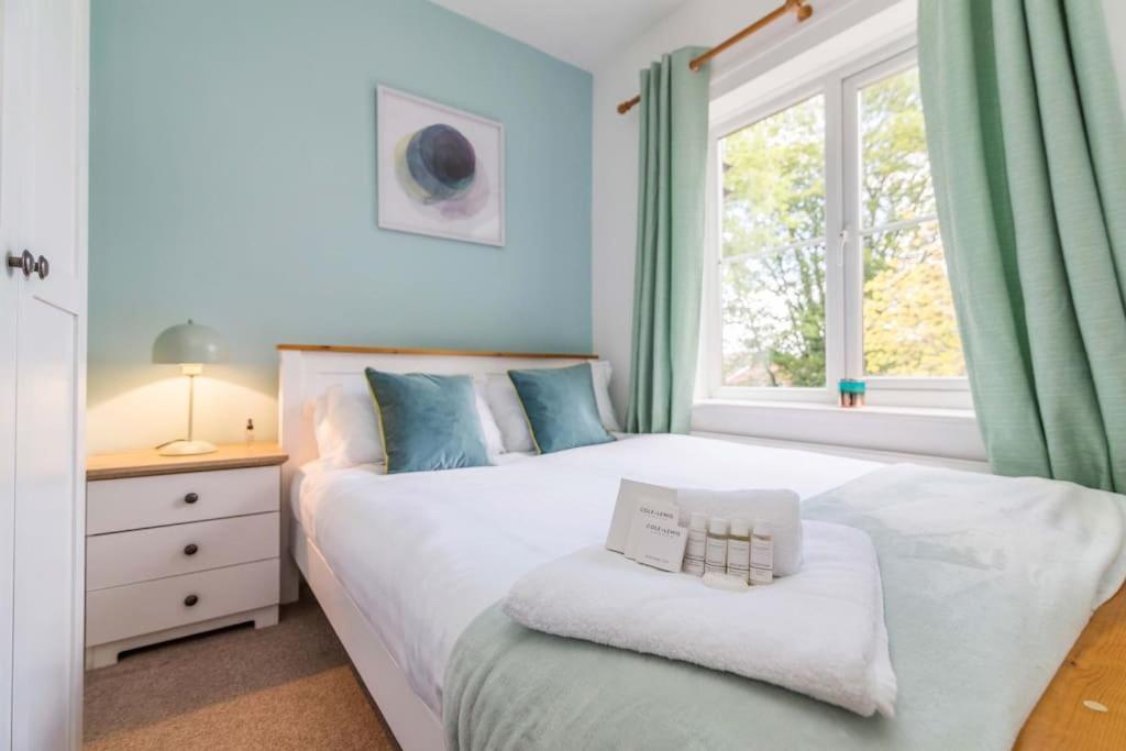 Lovely Home With Four Bedrooms And Private Garden And Parking, Close To Nottingham City Centre Buitenkant foto