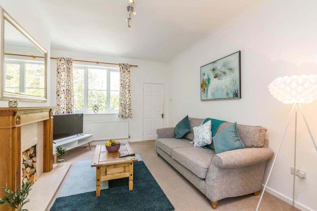 Lovely Home With Four Bedrooms And Private Garden And Parking, Close To Nottingham City Centre Buitenkant foto