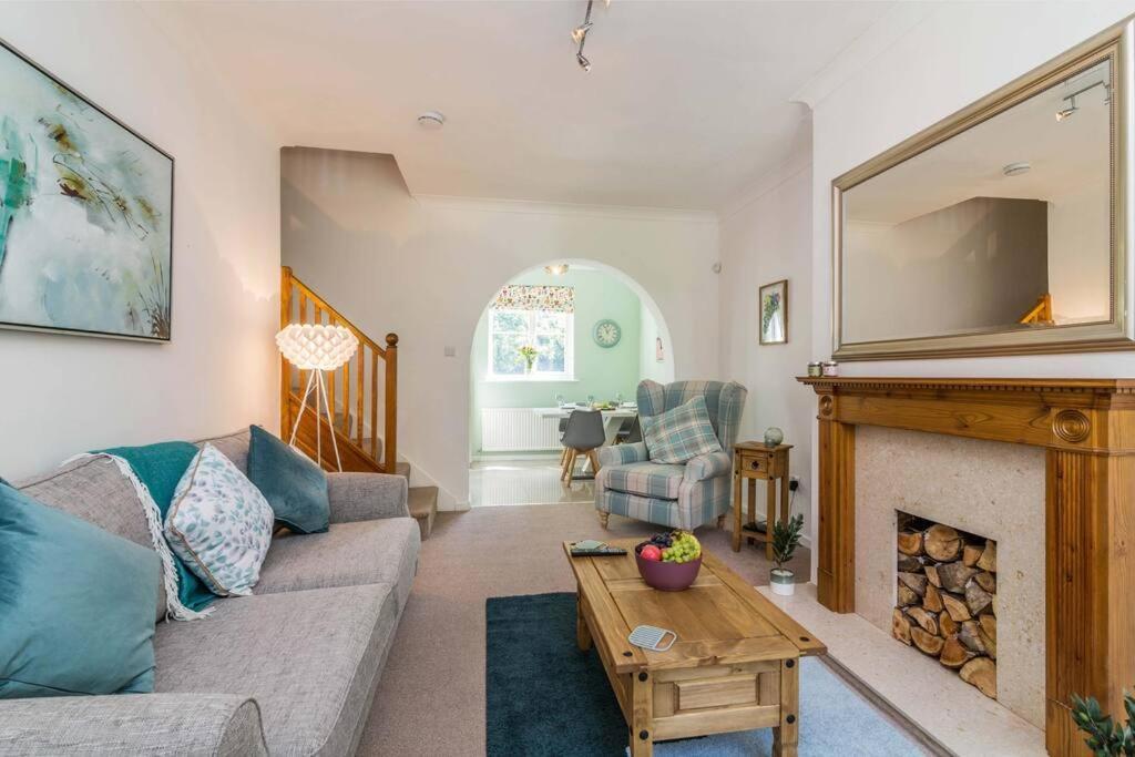 Lovely Home With Four Bedrooms And Private Garden And Parking, Close To Nottingham City Centre Buitenkant foto