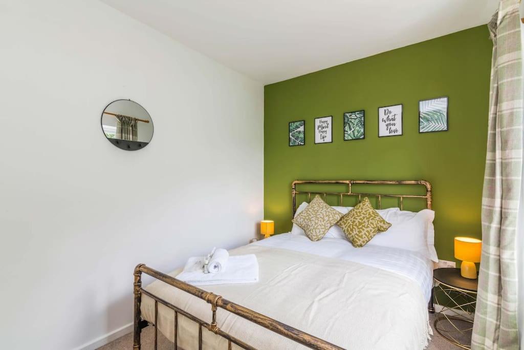 Lovely Home With Four Bedrooms And Private Garden And Parking, Close To Nottingham City Centre Buitenkant foto