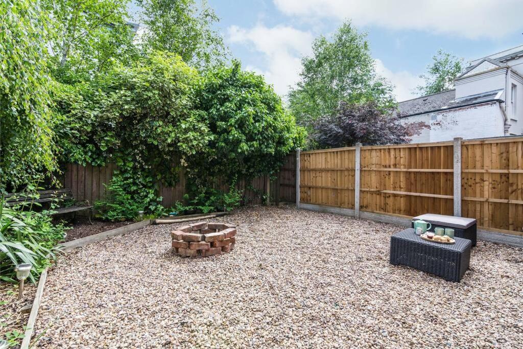 Lovely Home With Four Bedrooms And Private Garden And Parking, Close To Nottingham City Centre Buitenkant foto