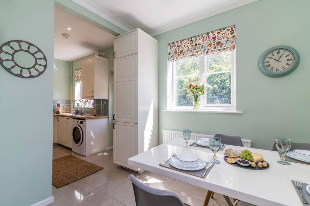 Lovely Home With Four Bedrooms And Private Garden And Parking, Close To Nottingham City Centre Buitenkant foto