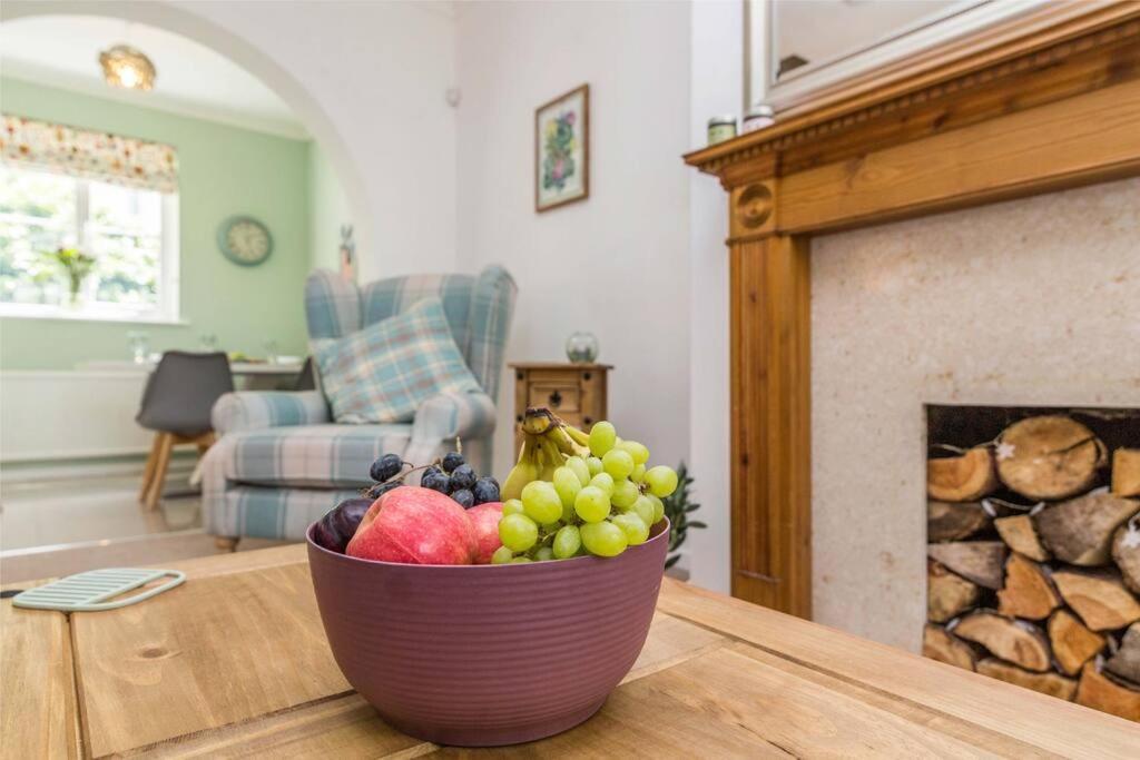 Lovely Home With Four Bedrooms And Private Garden And Parking, Close To Nottingham City Centre Buitenkant foto