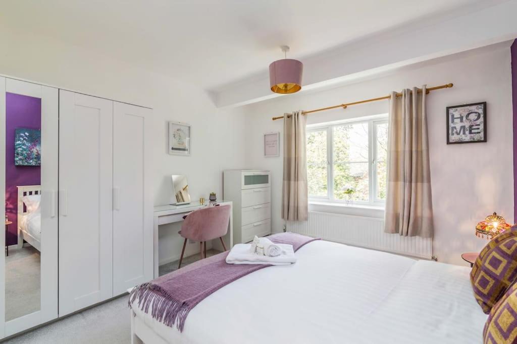 Lovely Home With Four Bedrooms And Private Garden And Parking, Close To Nottingham City Centre Buitenkant foto